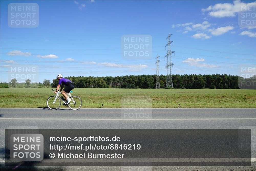07.09.2025 - 19. Norderstedt Triathlon Michael Burmester http://msf.ph/oto/8846219 07.09.2025 15:10:00 Radfahren 953 meine-sportfotos.de