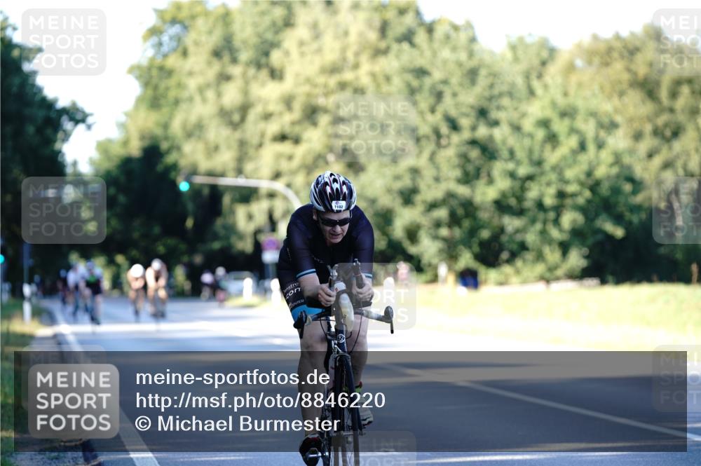 07.09.2025 - 19. Norderstedt Triathlon Michael Burmester http://msf.ph/oto/8846220 07.09.2025 16:09:02 Radfahren 421, 1057, 1102, 1538 meine-sportfotos.de