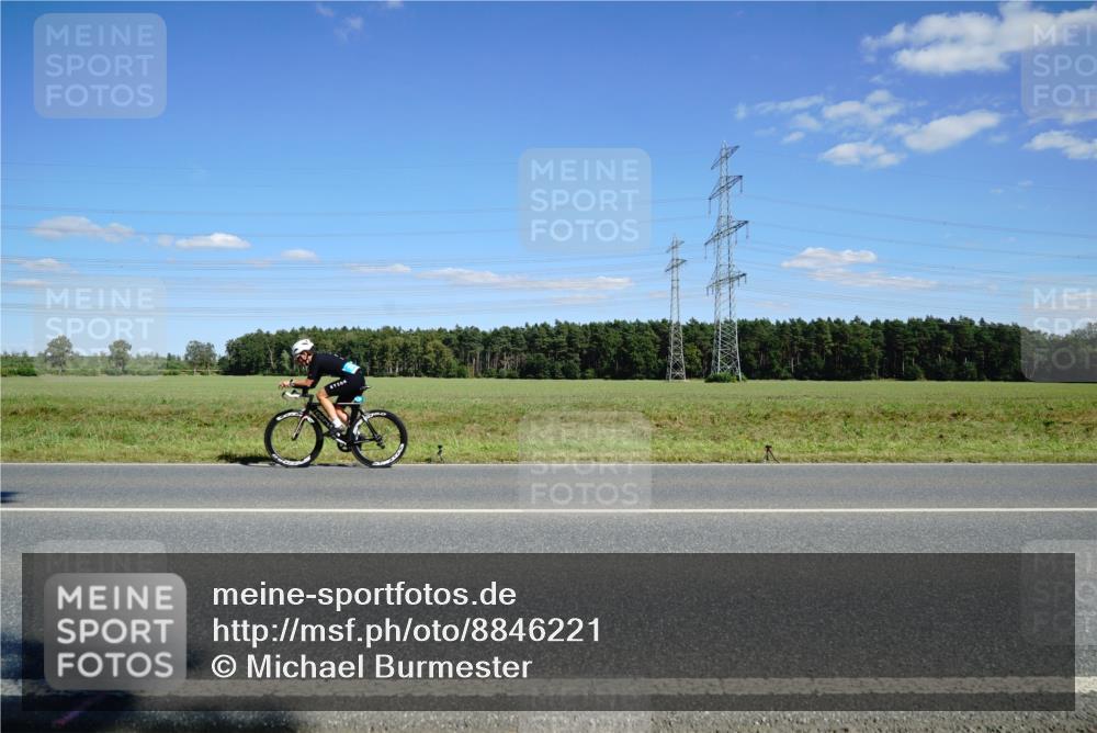 07.09.2025 - 19. Norderstedt Triathlon Michael Burmester http://msf.ph/oto/8846221 07.09.2025 15:10:01 Radfahren 953 meine-sportfotos.de