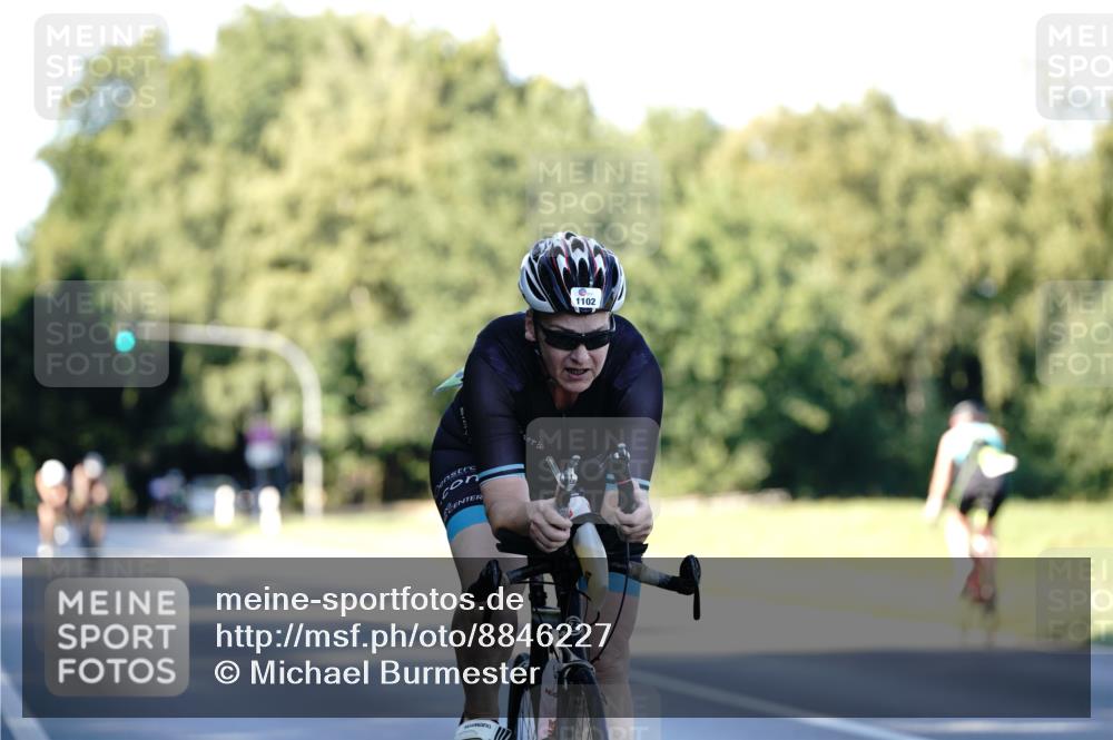 07.09.2025 - 19. Norderstedt Triathlon Michael Burmester http://msf.ph/oto/8846227 07.09.2025 16:09:03 Radfahren 421, 1057, 1102, 1538 meine-sportfotos.de