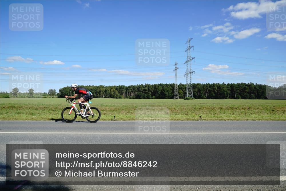 07.09.2025 - 19. Norderstedt Triathlon Michael Burmester http://msf.ph/oto/8846242 07.09.2025 15:10:14 Radfahren 387, 440 meine-sportfotos.de