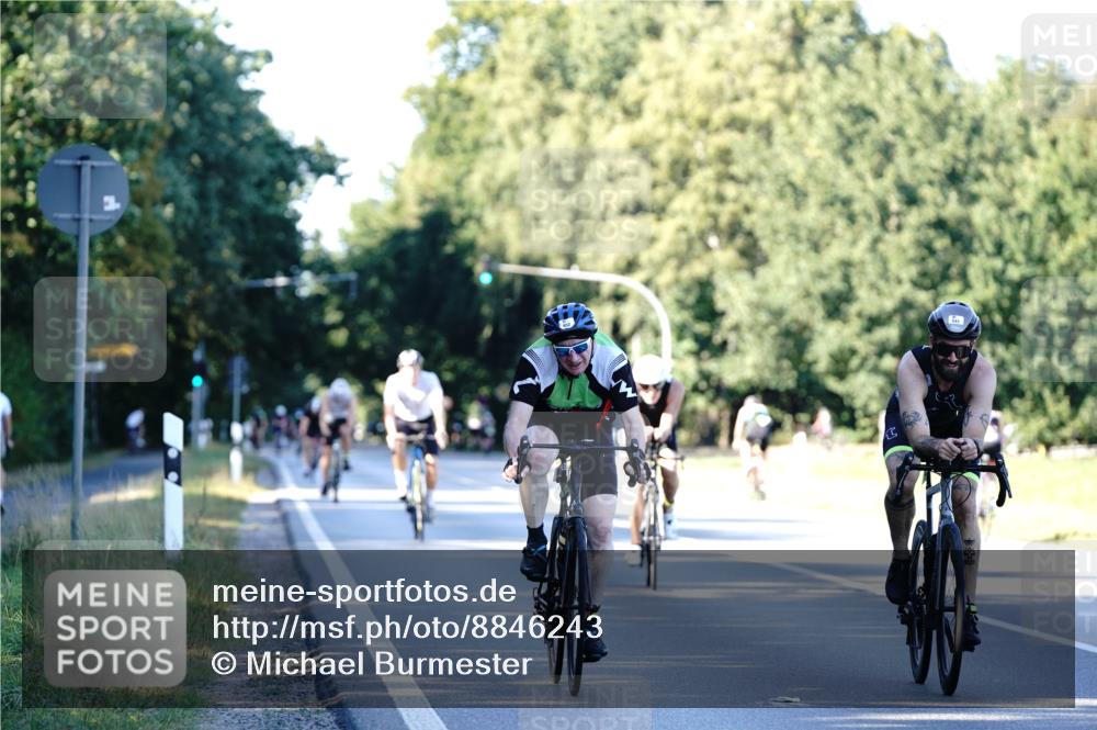 07.09.2025 - 19. Norderstedt Triathlon Michael Burmester http://msf.ph/oto/8846243 07.09.2025 16:09:08 Radfahren 543, 932, 1514 meine-sportfotos.de