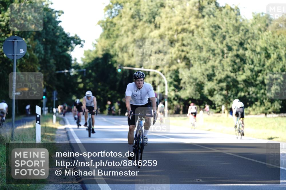 07.09.2025 - 19. Norderstedt Triathlon Michael Burmester http://msf.ph/oto/8846259 07.09.2025 16:09:10 Radfahren 543, 932, 1514, 1546 meine-sportfotos.de