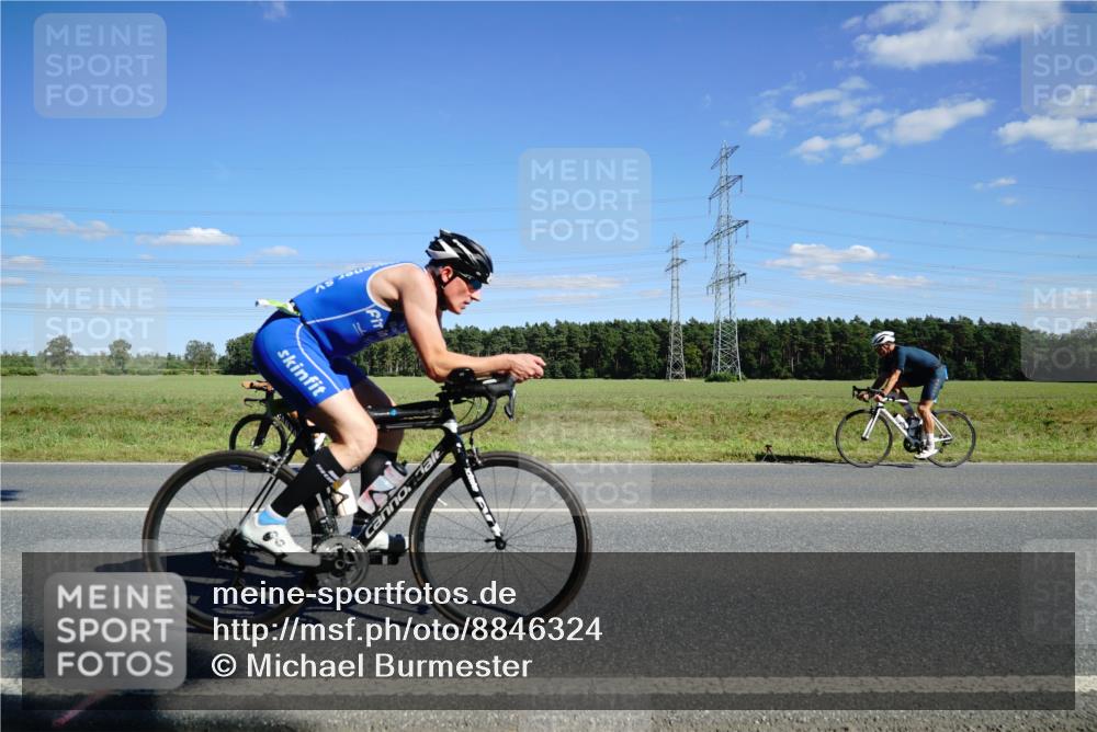 07.09.2025 - 19. Norderstedt Triathlon Michael Burmester http://msf.ph/oto/8846324 07.09.2025 15:10:47 Radfahren 475, 946, 967 meine-sportfotos.de
