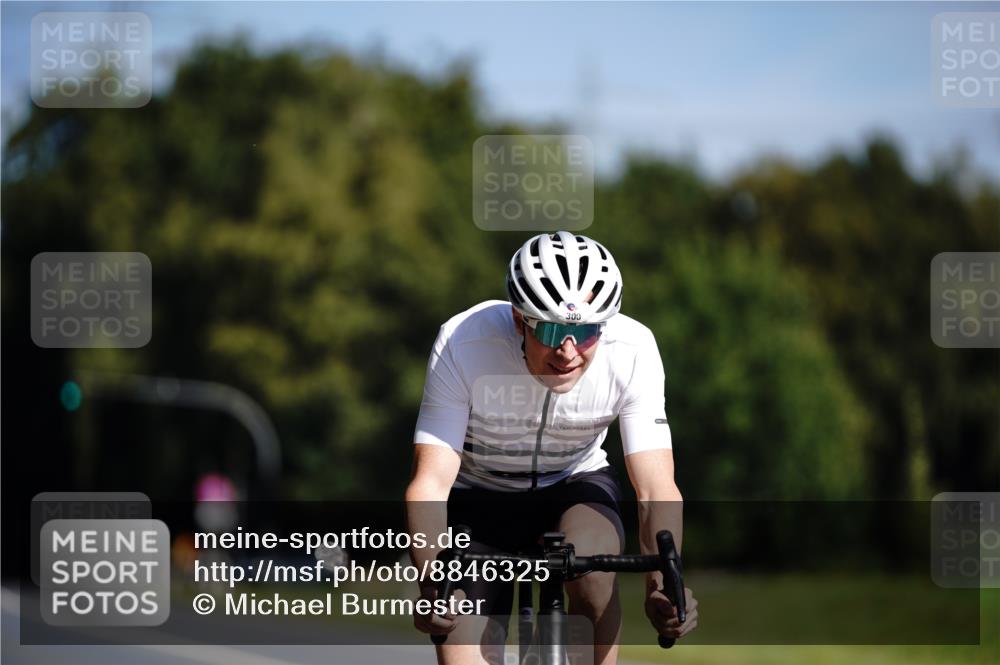 07.09.2025 - 19. Norderstedt Triathlon Michael Burmester http://msf.ph/oto/8846325 07.09.2025 11:15:26 Radfahren 300 meine-sportfotos.de