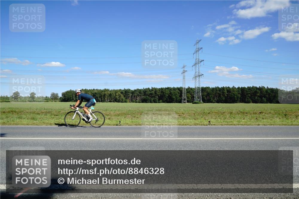 07.09.2025 - 19. Norderstedt Triathlon Michael Burmester http://msf.ph/oto/8846328 07.09.2025 15:10:48 Radfahren 475, 946, 951, 967 meine-sportfotos.de