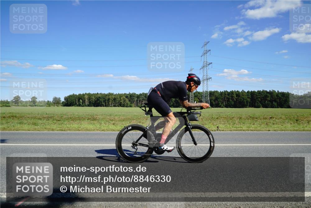 07.09.2025 - 19. Norderstedt Triathlon Michael Burmester http://msf.ph/oto/8846330 07.09.2025 15:10:51 Radfahren 932, 951 meine-sportfotos.de