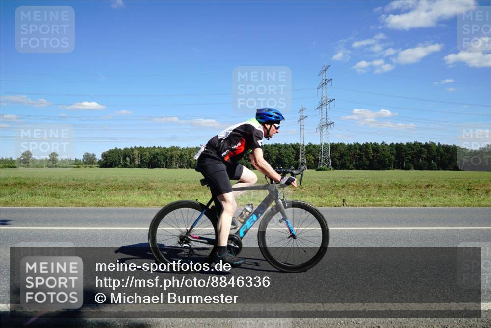 07.09.2025 - 19. Norderstedt Triathlon Michael Burmester http://msf.ph/oto/8846336 07.09.2025 15:10:54 Radfahren 932, 951 meine-sportfotos.de
