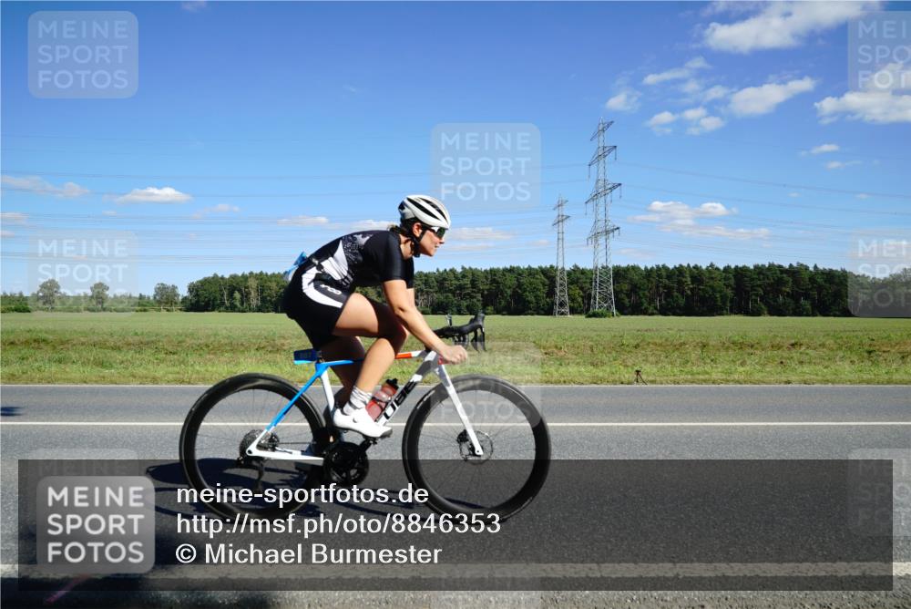 07.09.2025 - 19. Norderstedt Triathlon Michael Burmester http://msf.ph/oto/8846353 07.09.2025 15:11:10 Radfahren 390, 887 meine-sportfotos.de