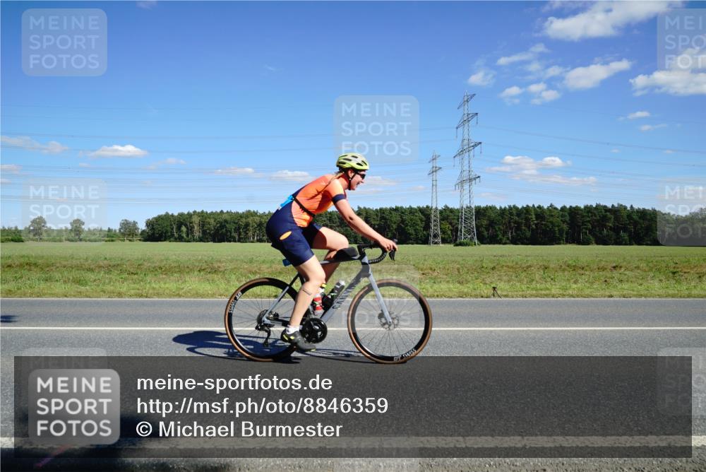 07.09.2025 - 19. Norderstedt Triathlon Michael Burmester http://msf.ph/oto/8846359 07.09.2025 15:11:13 Radfahren 390, 408, 887 meine-sportfotos.de