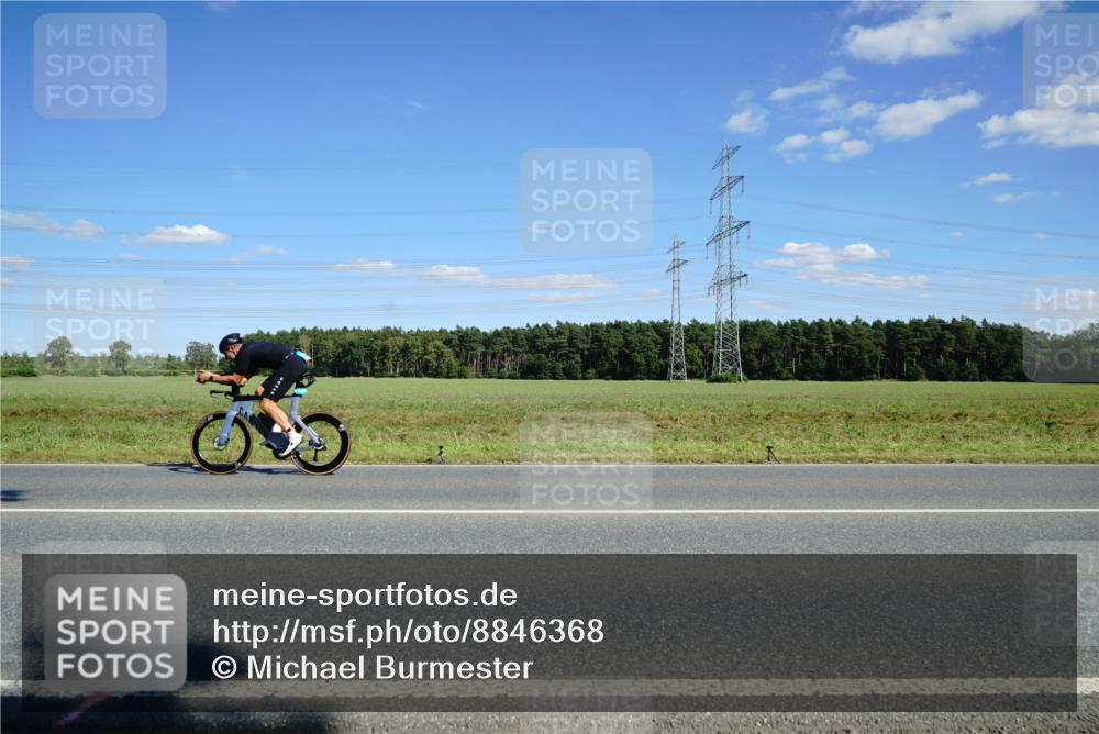 07.09.2025 - 19. Norderstedt Triathlon Michael Burmester http://msf.ph/oto/8846368 07.09.2025 15:11:16 Radfahren 390, 408 meine-sportfotos.de