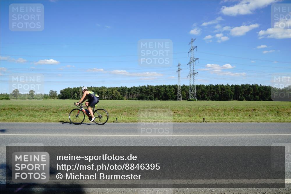 07.09.2025 - 19. Norderstedt Triathlon Michael Burmester http://msf.ph/oto/8846395 07.09.2025 15:11:27 Radfahren 1404 meine-sportfotos.de