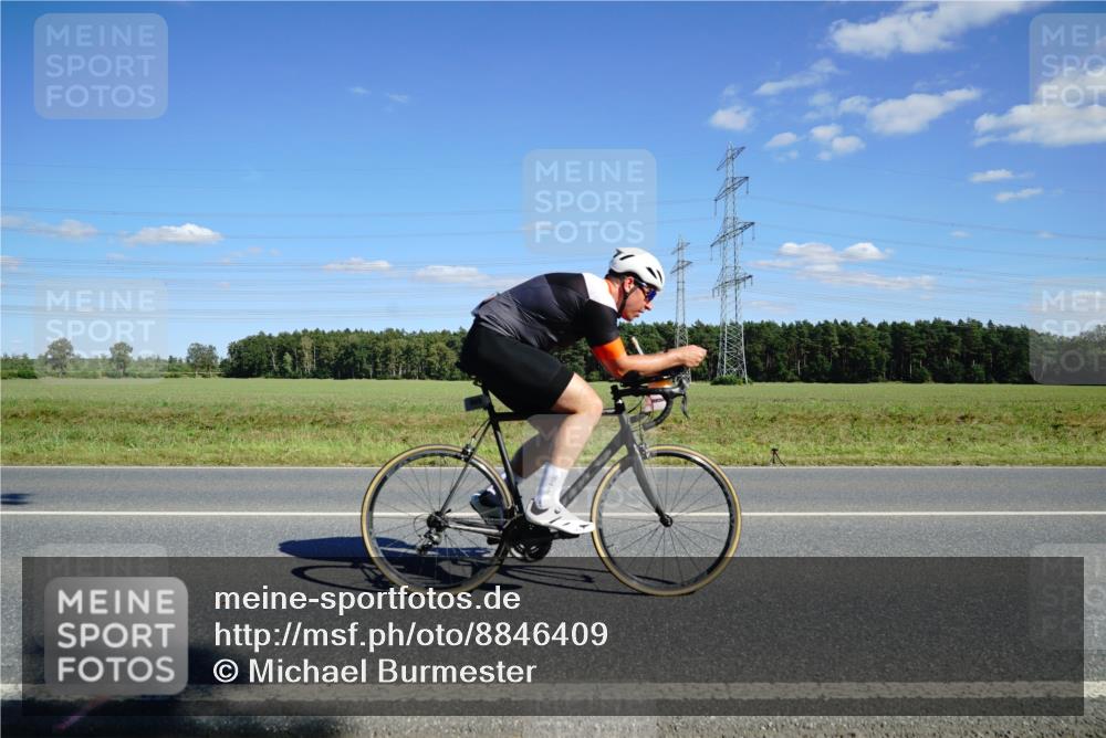 07.09.2025 - 19. Norderstedt Triathlon Michael Burmester http://msf.ph/oto/8846409 07.09.2025 15:11:39 Radfahren 949 meine-sportfotos.de
