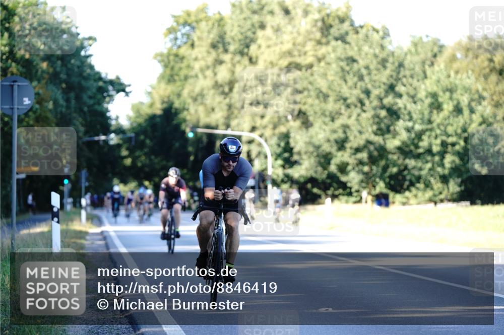 07.09.2025 - 19. Norderstedt Triathlon Michael Burmester http://msf.ph/oto/8846419 07.09.2025 16:10:06 Radfahren 425, 1073, 1472 meine-sportfotos.de
