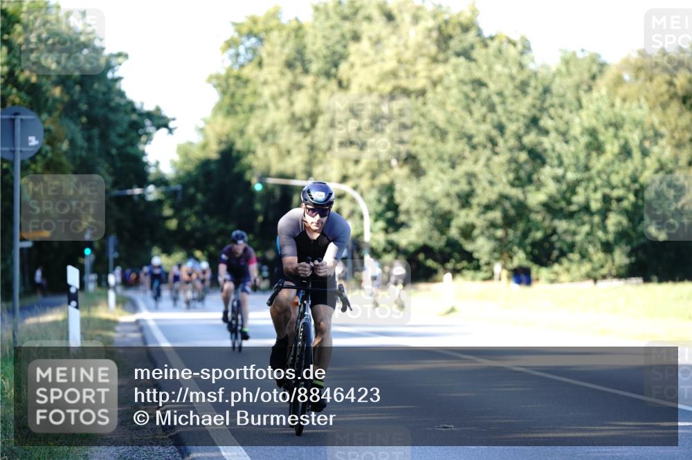 07.09.2025 - 19. Norderstedt Triathlon Michael Burmester http://msf.ph/oto/8846423 07.09.2025 16:10:06 Radfahren 425, 1073, 1472 meine-sportfotos.de