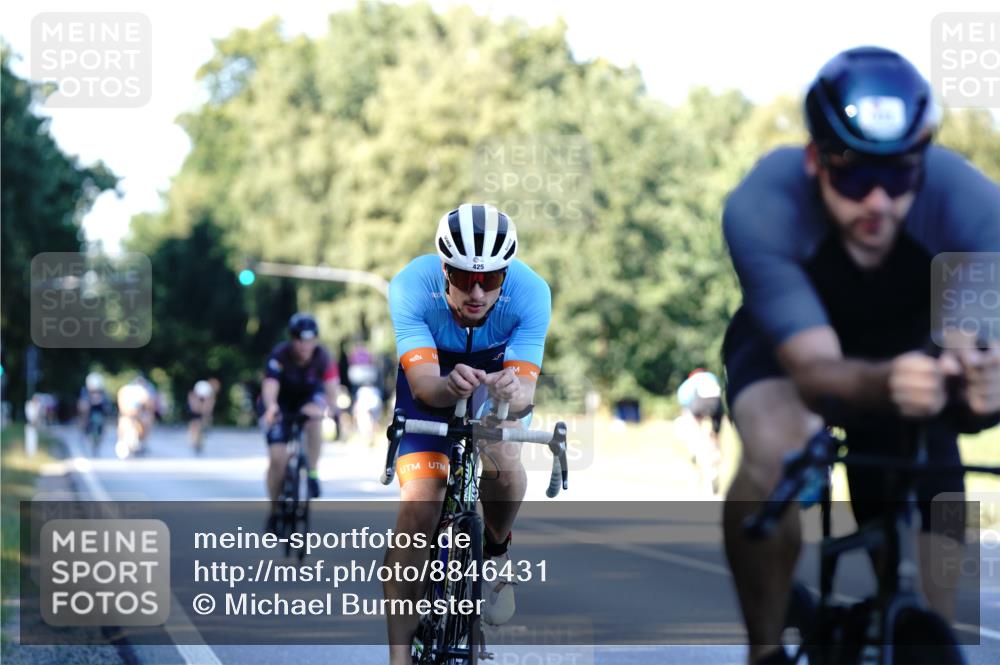 07.09.2025 - 19. Norderstedt Triathlon Michael Burmester http://msf.ph/oto/8846431 07.09.2025 16:10:08 Radfahren 425, 1472, 1560 meine-sportfotos.de