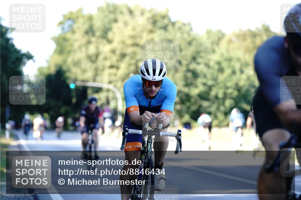 07.09.2025 - 19. Norderstedt Triathlon Michael Burmester http://msf.ph/oto/8846434 07.09.2025 16:10:08 Radfahren 425, 1472, 1560 meine-sportfotos.de