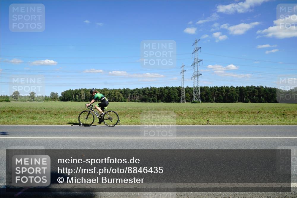 07.09.2025 - 19. Norderstedt Triathlon Michael Burmester http://msf.ph/oto/8846435 07.09.2025 15:12:05 Radfahren 403, 457, 1502 meine-sportfotos.de