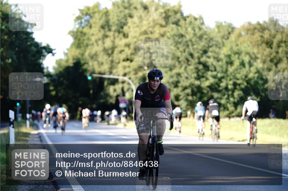 07.09.2025 - 19. Norderstedt Triathlon Michael Burmester http://msf.ph/oto/8846438 07.09.2025 16:10:09 Radfahren 425, 1472, 1560 meine-sportfotos.de