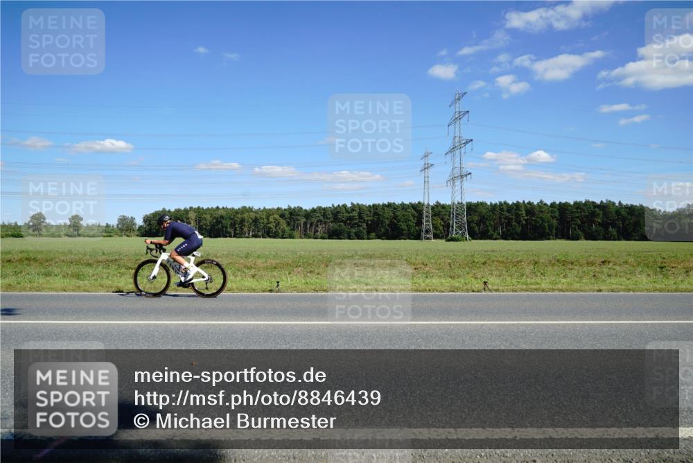 07.09.2025 - 19. Norderstedt Triathlon Michael Burmester http://msf.ph/oto/8846439 07.09.2025 15:12:06 Radfahren 403, 457, 1502 meine-sportfotos.de