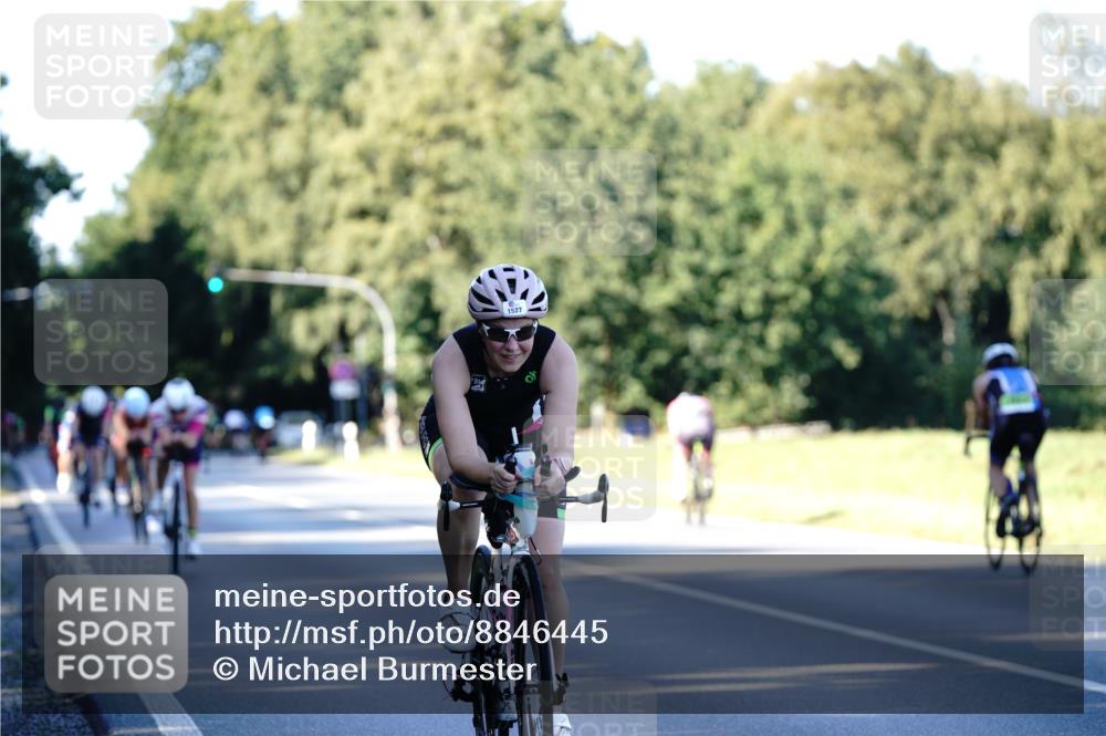 07.09.2025 - 19. Norderstedt Triathlon Michael Burmester http://msf.ph/oto/8846445 07.09.2025 16:10:22 Radfahren 954, 1527, 1532 meine-sportfotos.de
