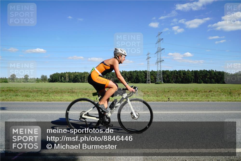 07.09.2025 - 19. Norderstedt Triathlon Michael Burmester http://msf.ph/oto/8846446 07.09.2025 15:12:07 Radfahren 457 meine-sportfotos.de