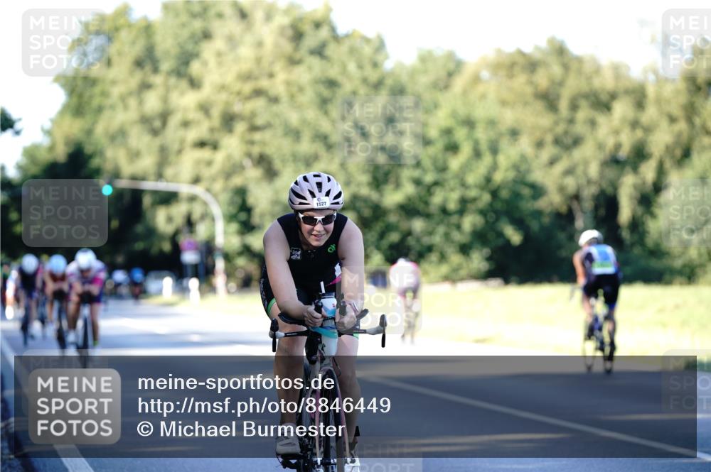 07.09.2025 - 19. Norderstedt Triathlon Michael Burmester http://msf.ph/oto/8846449 07.09.2025 16:10:22 Radfahren 954, 1527, 1532 meine-sportfotos.de