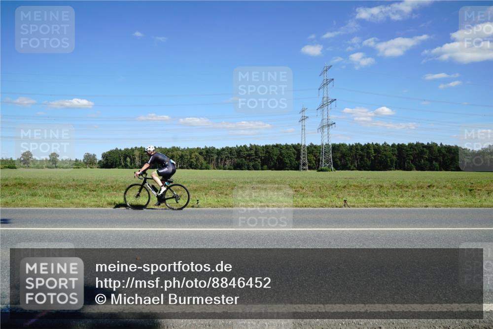 07.09.2025 - 19. Norderstedt Triathlon Michael Burmester http://msf.ph/oto/8846452 07.09.2025 15:12:14 Radfahren 441, 461 meine-sportfotos.de
