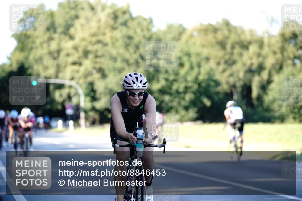 07.09.2025 - 19. Norderstedt Triathlon Michael Burmester http://msf.ph/oto/8846453 07.09.2025 16:10:22 Radfahren 954, 1527, 1532 meine-sportfotos.de