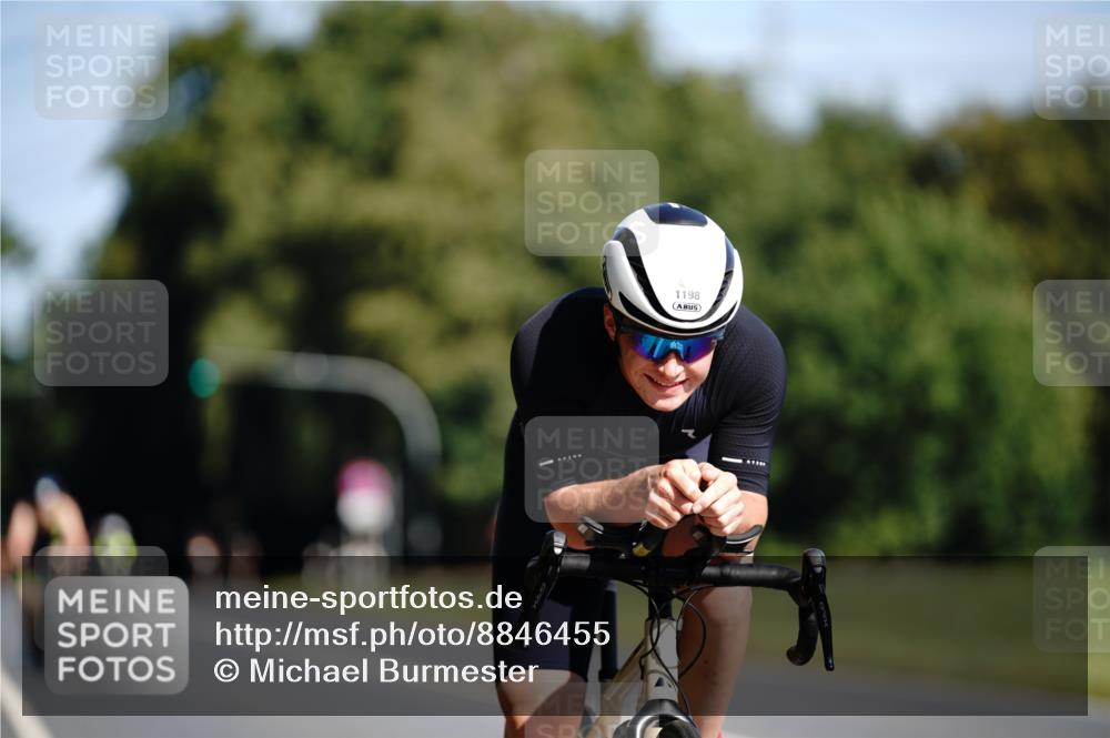 07.09.2025 - 19. Norderstedt Triathlon Michael Burmester http://msf.ph/oto/8846455 07.09.2025 11:16:53 Radfahren 1198 meine-sportfotos.de