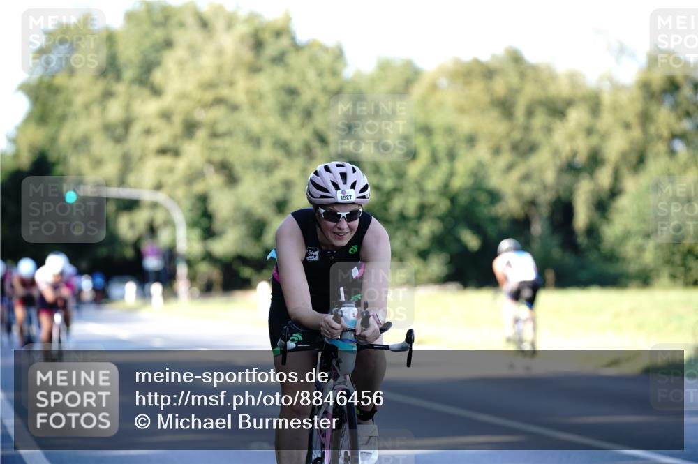 07.09.2025 - 19. Norderstedt Triathlon Michael Burmester http://msf.ph/oto/8846456 07.09.2025 16:10:22 Radfahren 954, 1527, 1532 meine-sportfotos.de