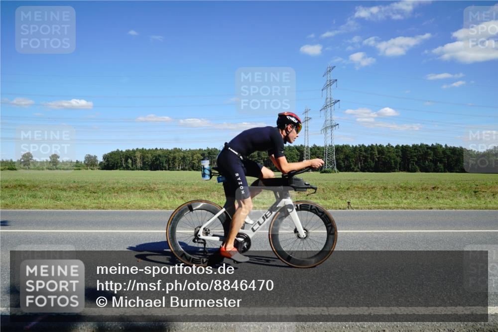 07.09.2025 - 19. Norderstedt Triathlon Michael Burmester http://msf.ph/oto/8846470 07.09.2025 15:12:25 Radfahren 930 meine-sportfotos.de