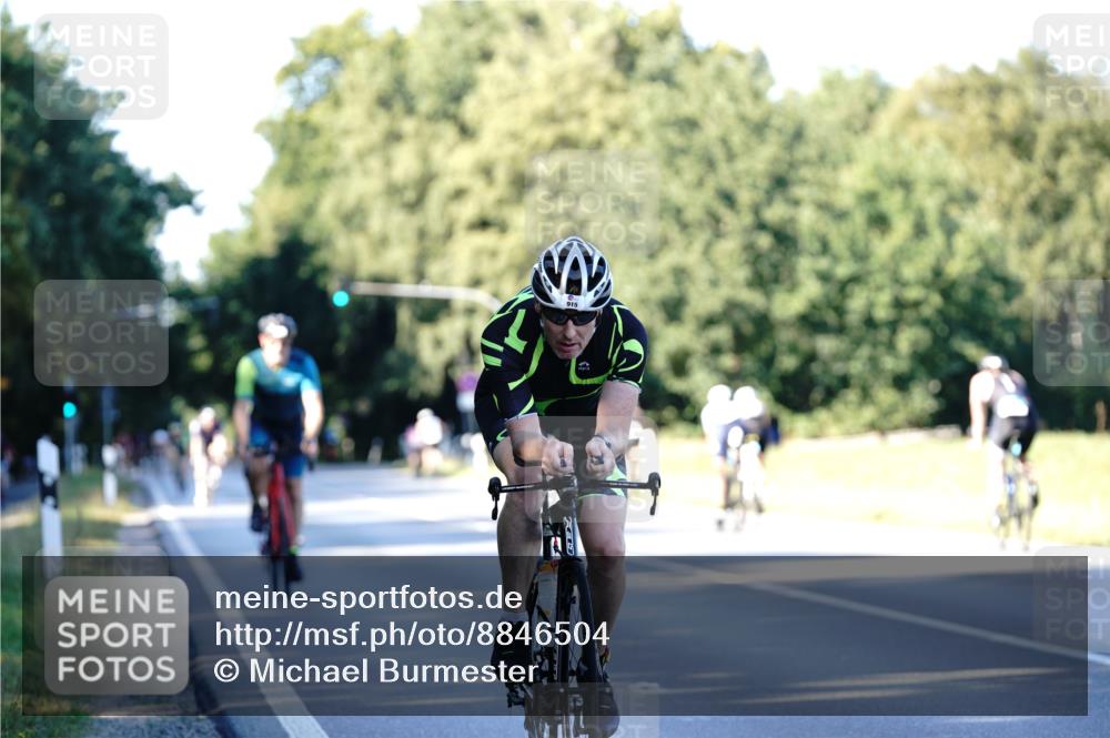 07.09.2025 - 19. Norderstedt Triathlon Michael Burmester http://msf.ph/oto/8846504 07.09.2025 16:10:30 Radfahren 532, 915, 1051, 1562, 1563 meine-sportfotos.de