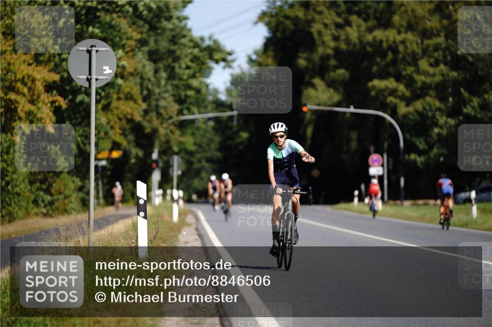 07.09.2025 - 19. Norderstedt Triathlon Michael Burmester http://msf.ph/oto/8846506 07.09.2025 11:17:21 Radfahren 1227 meine-sportfotos.de