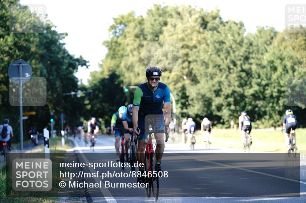 07.09.2025 - 19. Norderstedt Triathlon Michael Burmester http://msf.ph/oto/8846508 07.09.2025 16:10:31 Radfahren 530, 532, 915, 1563, 1632 meine-sportfotos.de