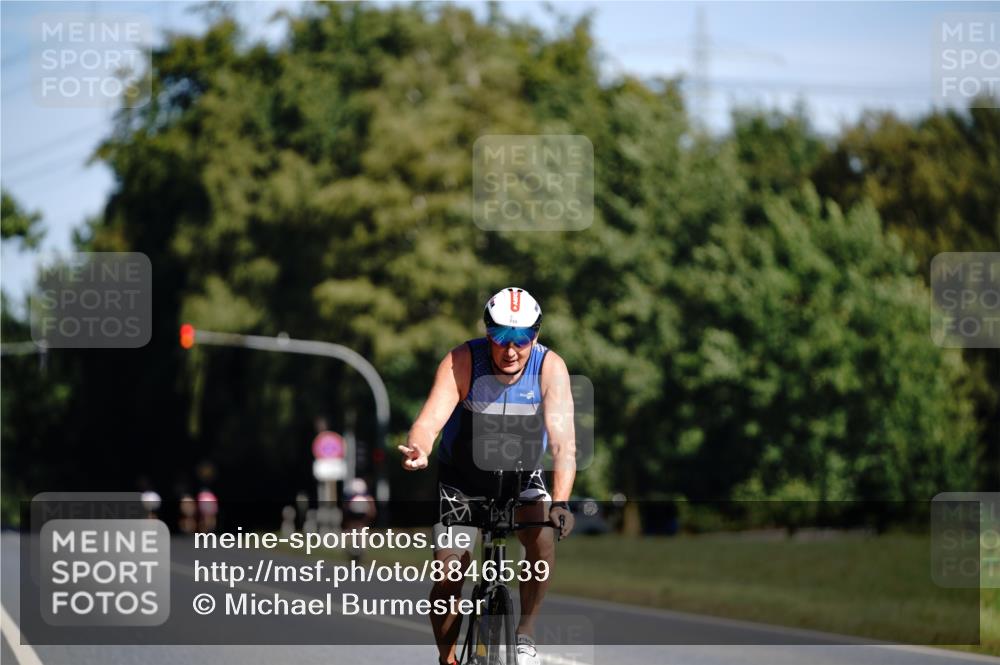 07.09.2025 - 19. Norderstedt Triathlon Michael Burmester http://msf.ph/oto/8846539 07.09.2025 11:17:36 Radfahren 710 meine-sportfotos.de