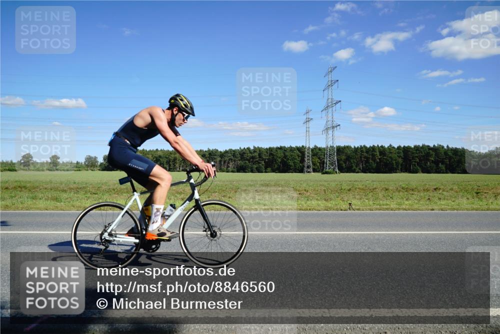 07.09.2025 - 19. Norderstedt Triathlon Michael Burmester http://msf.ph/oto/8846560 07.09.2025 15:13:08 Radfahren 460, 1408 meine-sportfotos.de