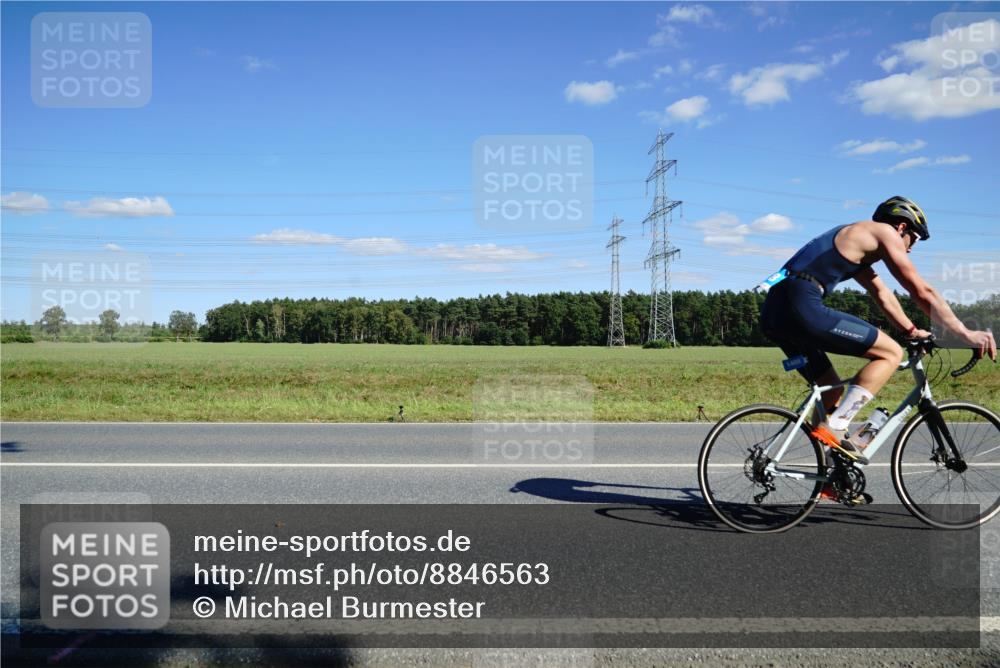 07.09.2025 - 19. Norderstedt Triathlon Michael Burmester http://msf.ph/oto/8846563 07.09.2025 15:13:09 Radfahren 460, 1408 meine-sportfotos.de