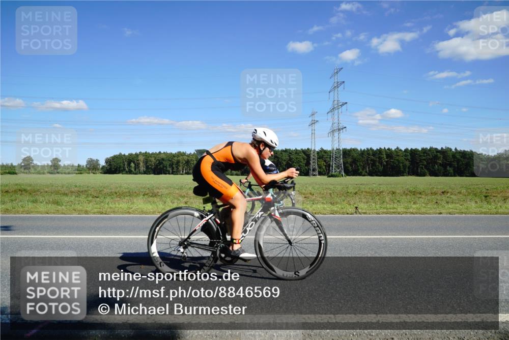 07.09.2025 - 19. Norderstedt Triathlon Michael Burmester http://msf.ph/oto/8846569 07.09.2025 15:13:10 Radfahren 439, 447, 460, 1408 meine-sportfotos.de