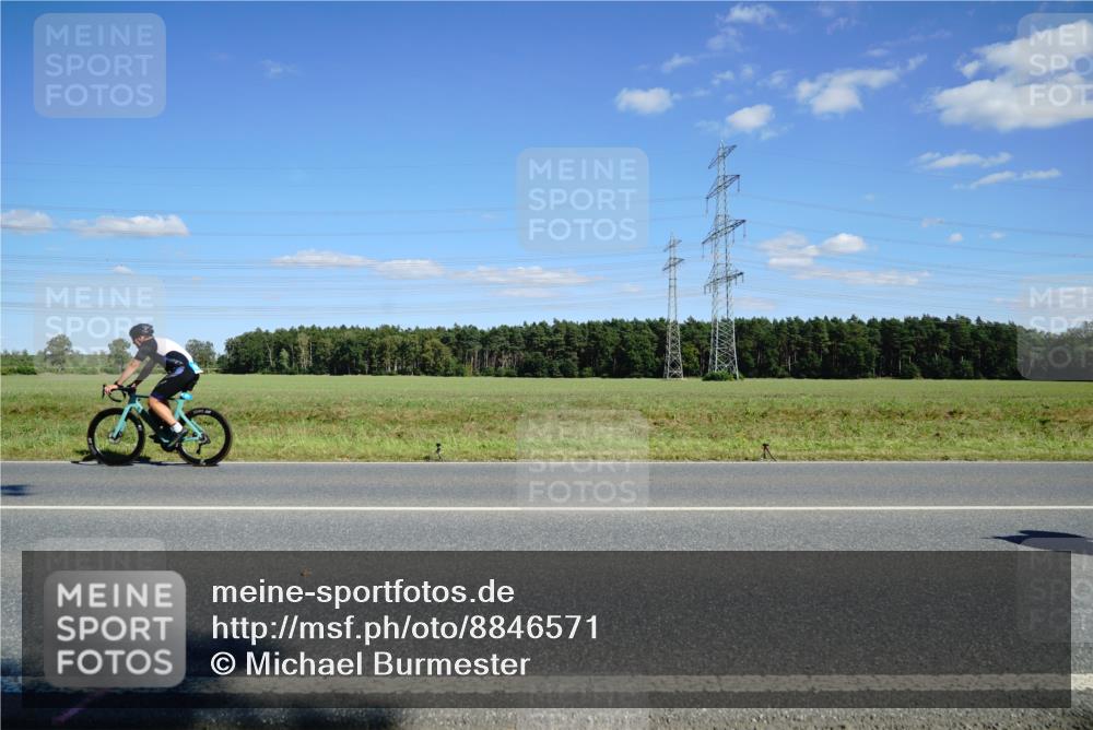 07.09.2025 - 19. Norderstedt Triathlon Michael Burmester http://msf.ph/oto/8846571 07.09.2025 15:13:11 Radfahren 439, 447, 460, 1408 meine-sportfotos.de