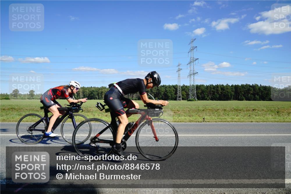 07.09.2025 - 19. Norderstedt Triathlon Michael Burmester http://msf.ph/oto/8846578 07.09.2025 15:13:12 Radfahren 439, 447, 460, 1408 meine-sportfotos.de