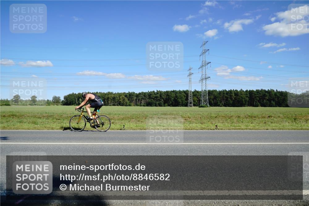 07.09.2025 - 19. Norderstedt Triathlon Michael Burmester http://msf.ph/oto/8846582 07.09.2025 15:13:15 Radfahren 439, 447 meine-sportfotos.de