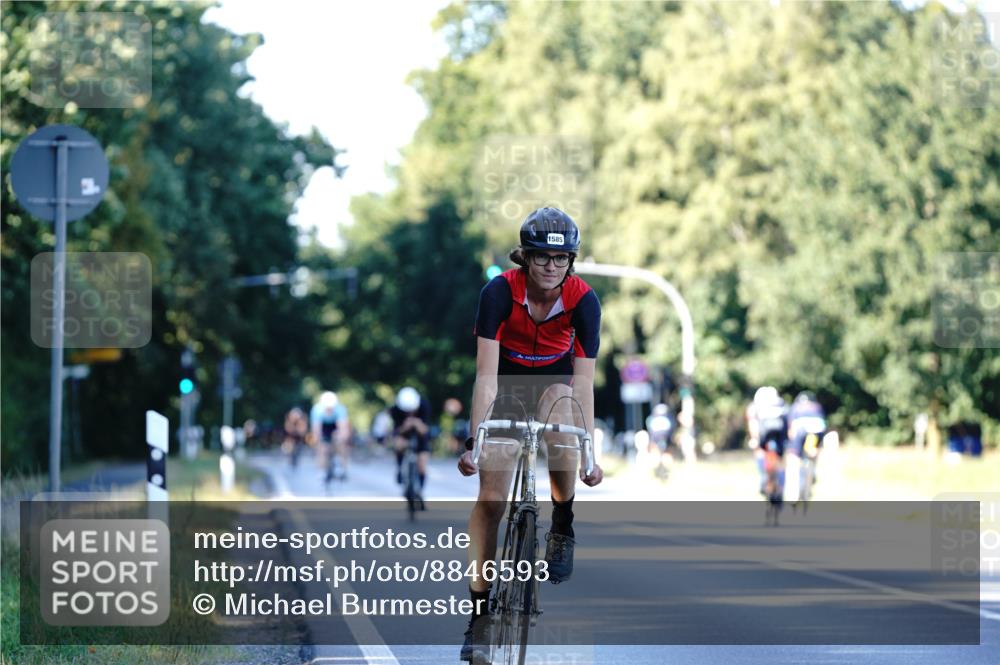 07.09.2025 - 19. Norderstedt Triathlon Michael Burmester http://msf.ph/oto/8846593 07.09.2025 16:10:52 Radfahren 1575, 1585 meine-sportfotos.de