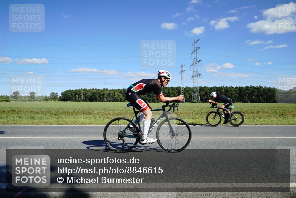 07.09.2025 - 19. Norderstedt Triathlon Michael Burmester http://msf.ph/oto/8846615 07.09.2025 15:13:34 Radfahren 414, 446, 896, 1414, 1532 meine-sportfotos.de
