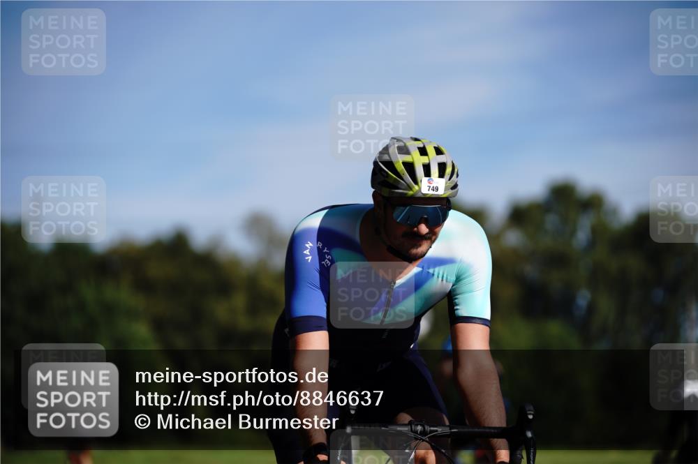 07.09.2025 - 19. Norderstedt Triathlon Michael Burmester http://msf.ph/oto/8846637 07.09.2025 11:19:03 Radfahren 749, 1179, 1208 meine-sportfotos.de