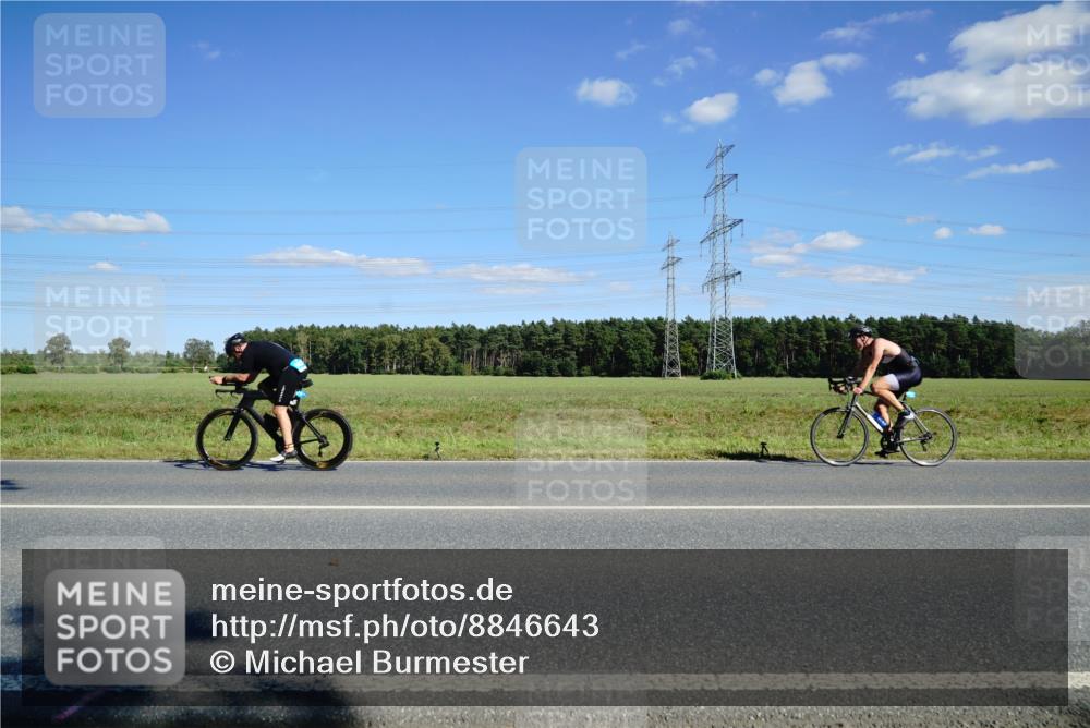 07.09.2025 - 19. Norderstedt Triathlon Michael Burmester http://msf.ph/oto/8846643 07.09.2025 15:13:54 Radfahren 443 meine-sportfotos.de
