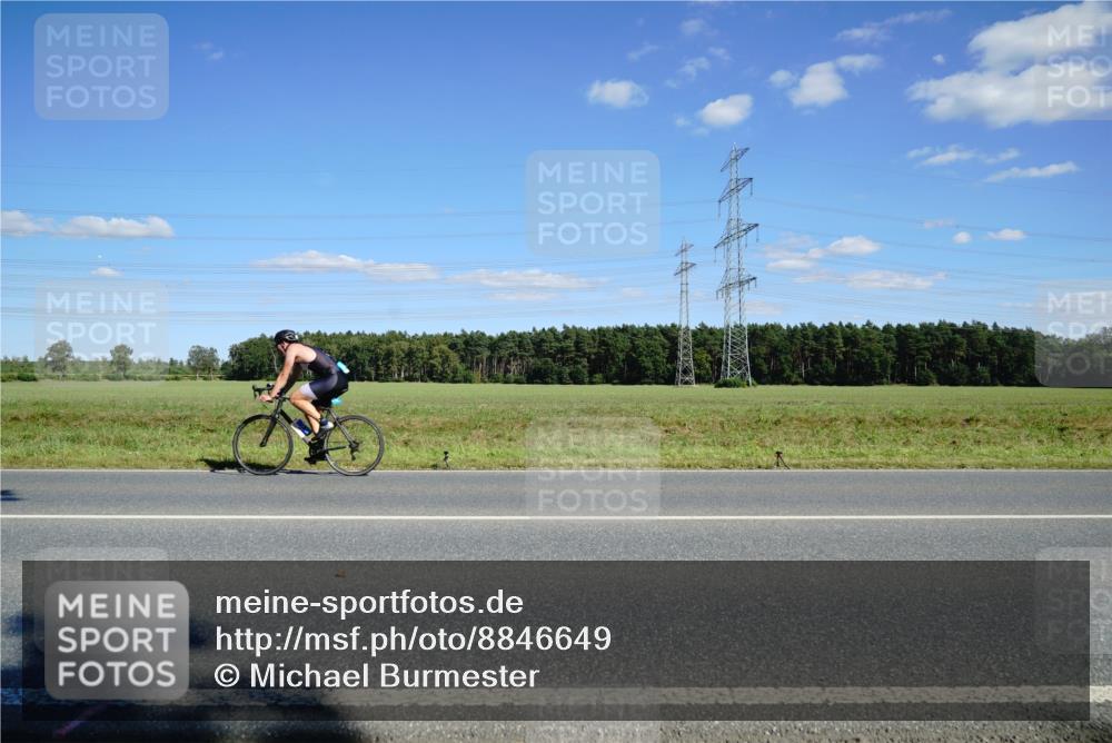 07.09.2025 - 19. Norderstedt Triathlon Michael Burmester http://msf.ph/oto/8846649 07.09.2025 15:13:54 Radfahren 443 meine-sportfotos.de