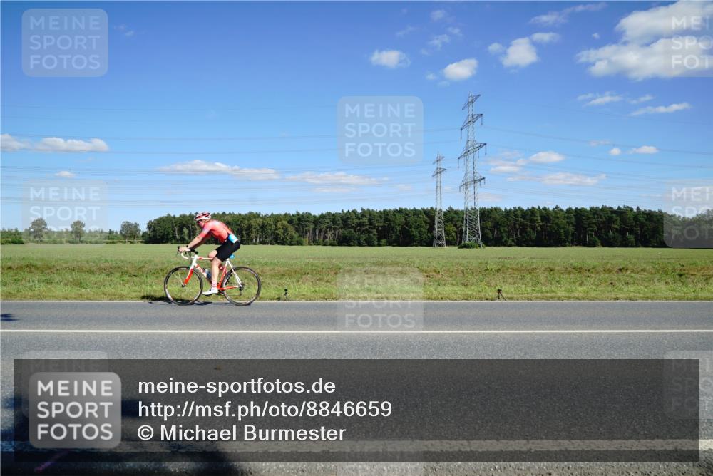 07.09.2025 - 19. Norderstedt Triathlon Michael Burmester http://msf.ph/oto/8846659 07.09.2025 15:14:04 Radfahren  meine-sportfotos.de
