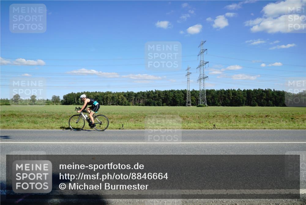 07.09.2025 - 19. Norderstedt Triathlon Michael Burmester http://msf.ph/oto/8846664 07.09.2025 15:14:16 Radfahren 425, 1485 meine-sportfotos.de