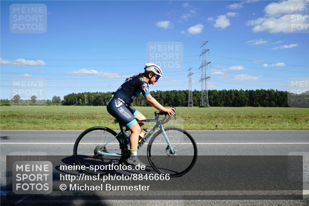 07.09.2025 - 19. Norderstedt Triathlon Michael Burmester http://msf.ph/oto/8846666 07.09.2025 15:14:19 Radfahren 1481, 1485 meine-sportfotos.de